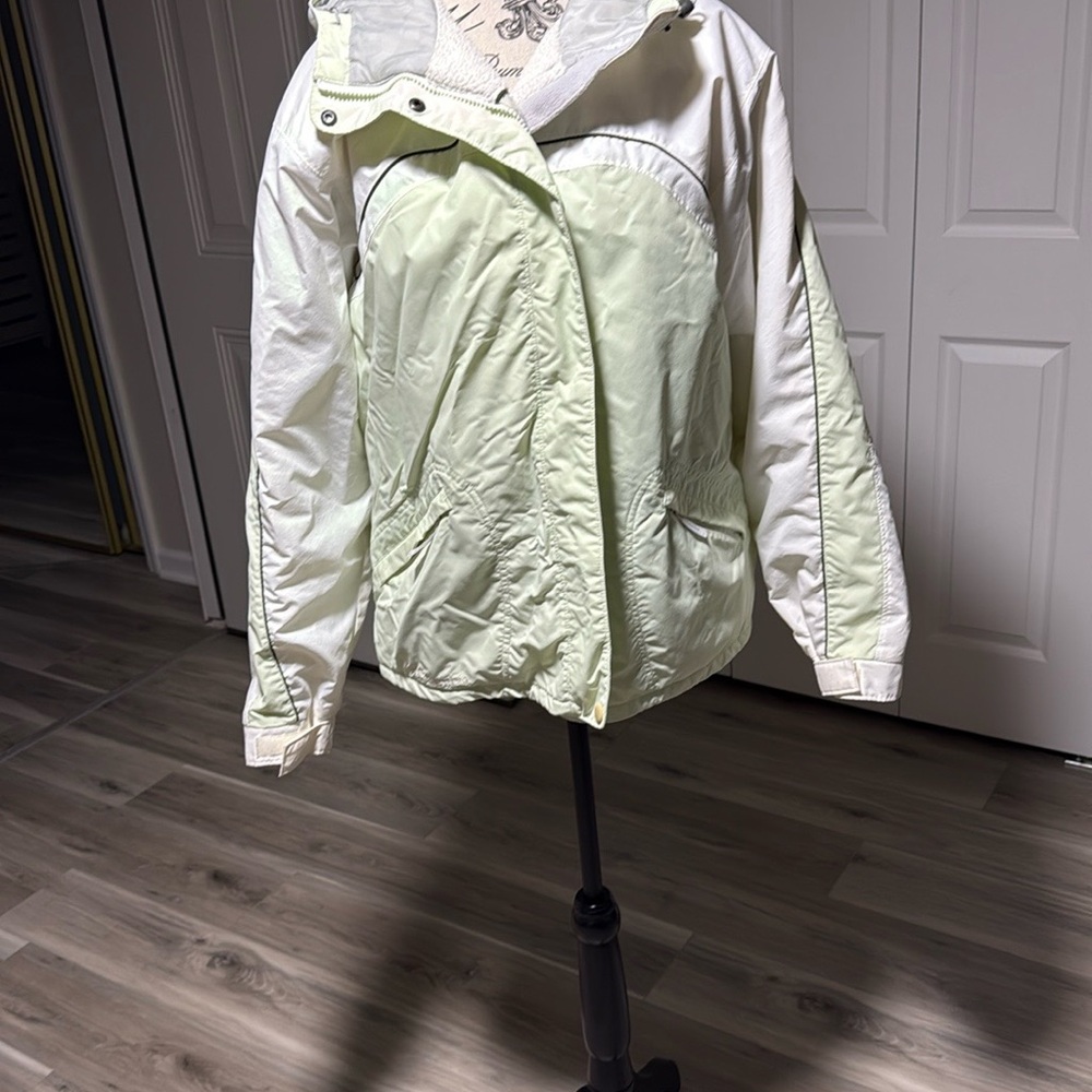 Columbia’s Women's White and Light Green Jacket